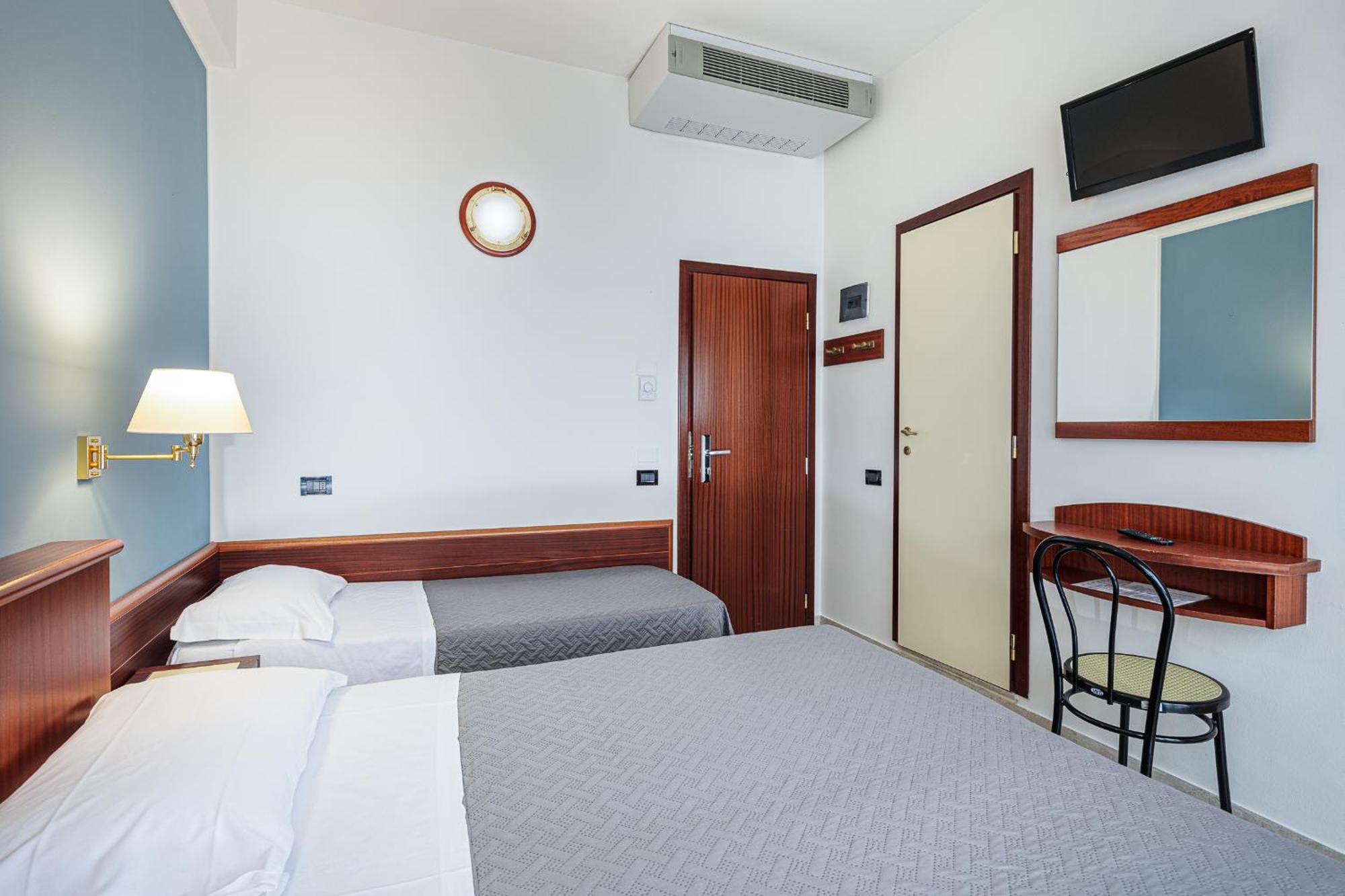 Hotel Avana Fronte Mare 里乔内 外观 照片