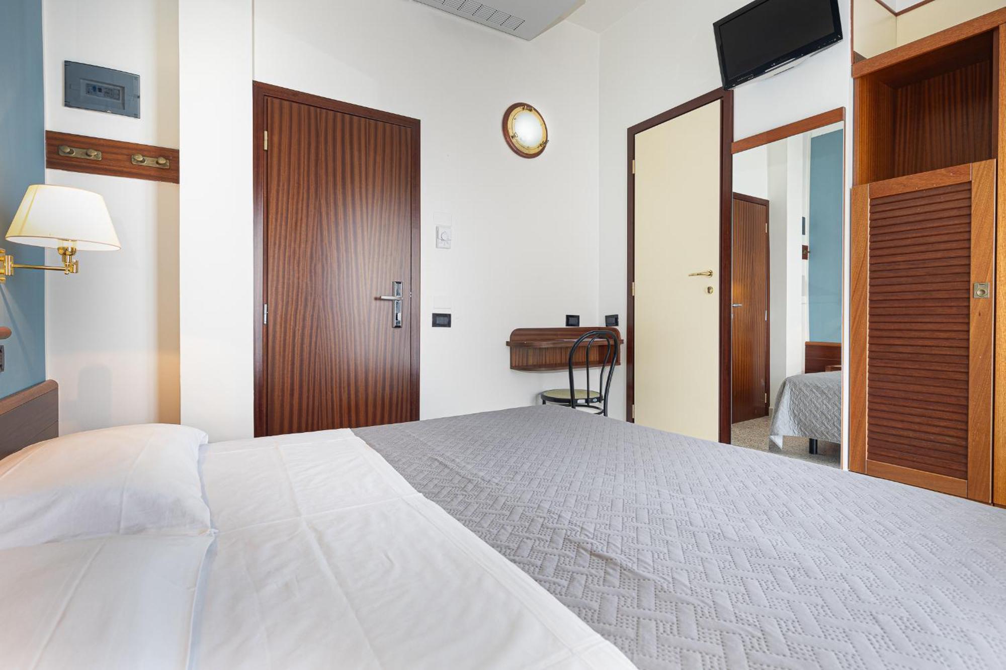 Hotel Avana Fronte Mare 里乔内 外观 照片