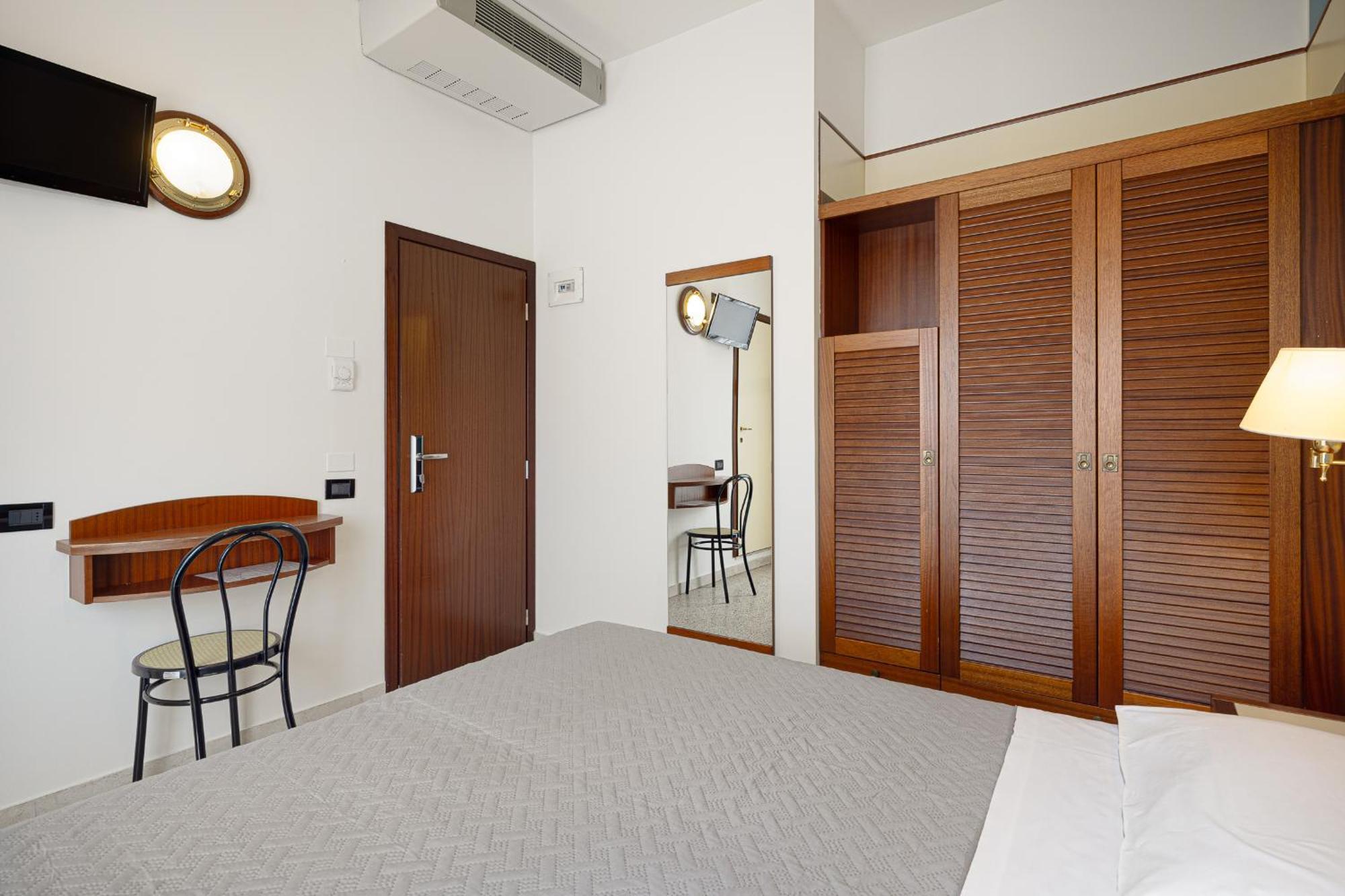 Hotel Avana Fronte Mare 里乔内 外观 照片